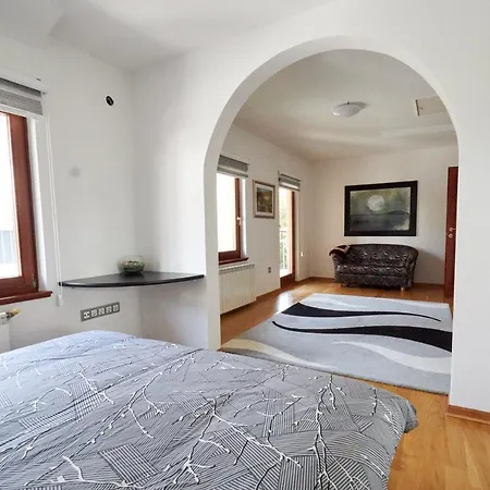 Center - Free Parking