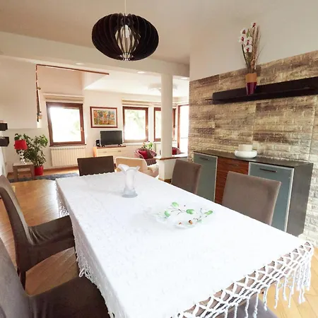 Center - Free Parking