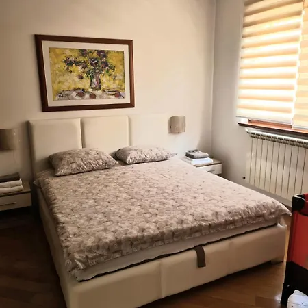 Center - Free Parking