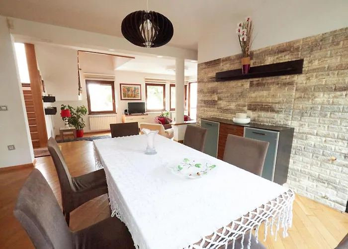 Center - Free Parking