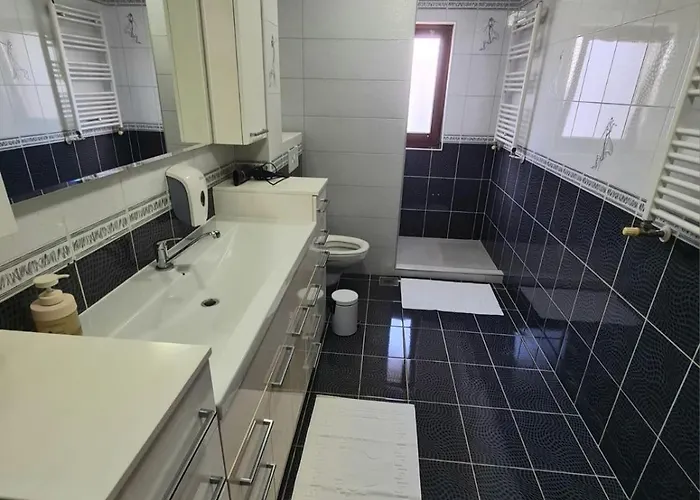 Center - Free Parking